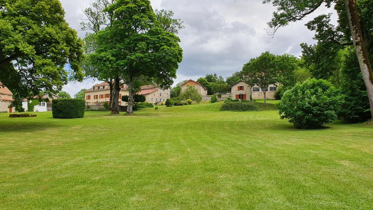Domaine De Montvianeix Bed & Breakfast Saint-Victor-Montvianeix ภายนอก รูปภาพ