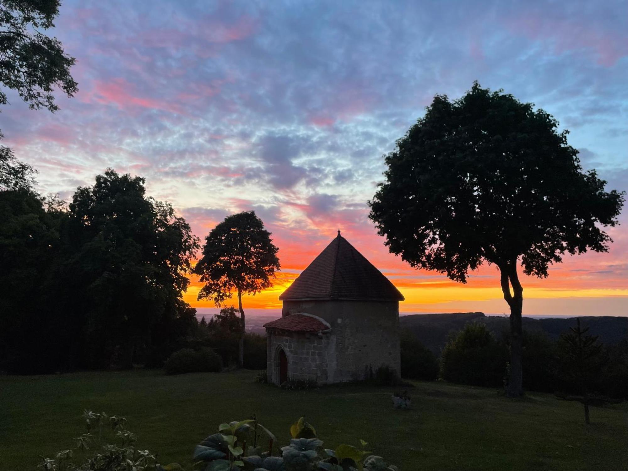 Domaine De Montvianeix Bed & Breakfast Saint-Victor-Montvianeix ภายนอก รูปภาพ