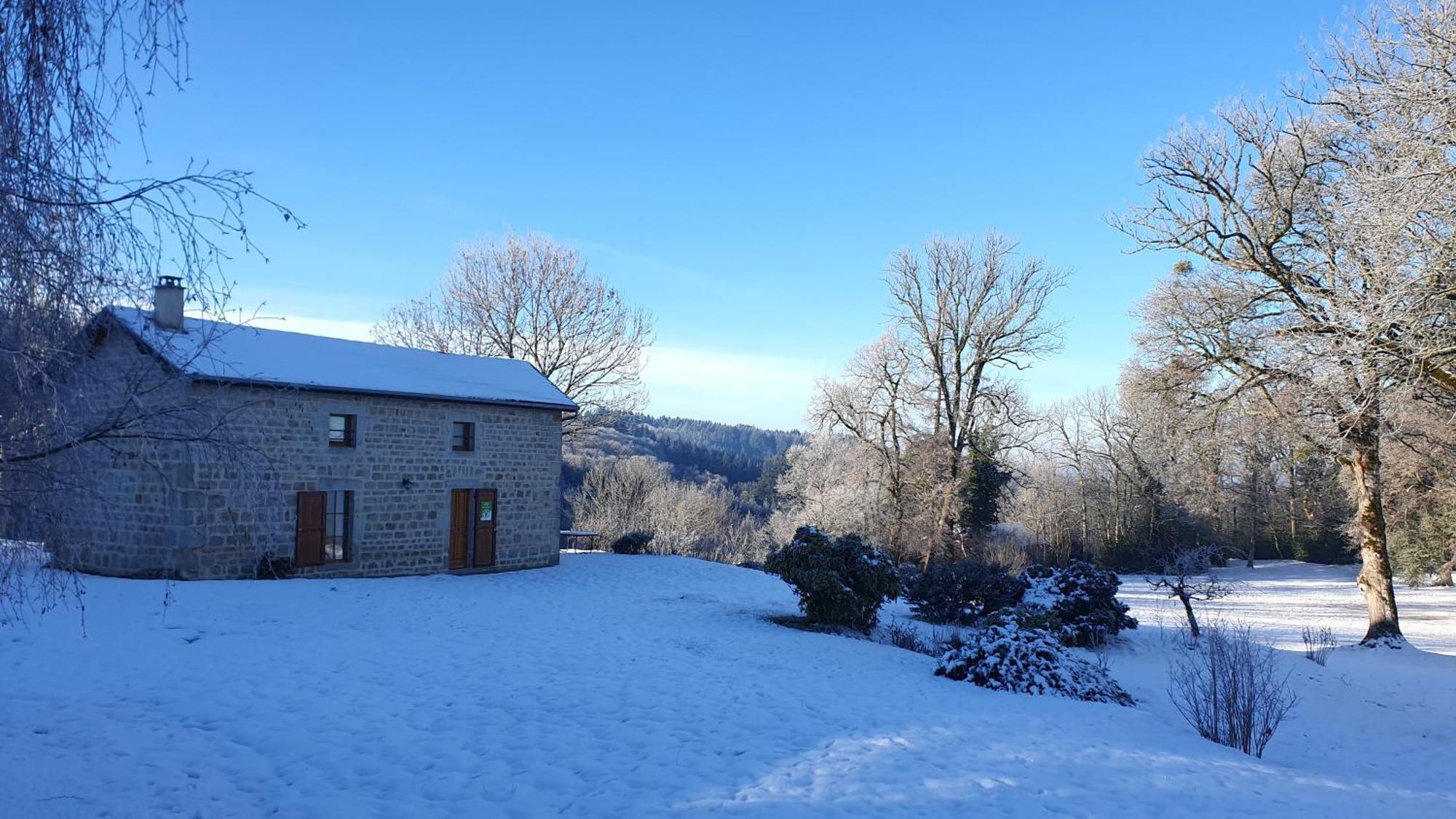 Domaine De Montvianeix Bed & Breakfast Saint-Victor-Montvianeix ภายนอก รูปภาพ