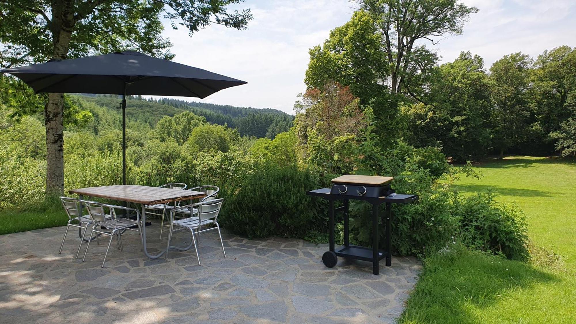Domaine De Montvianeix Bed & Breakfast Saint-Victor-Montvianeix ภายนอก รูปภาพ