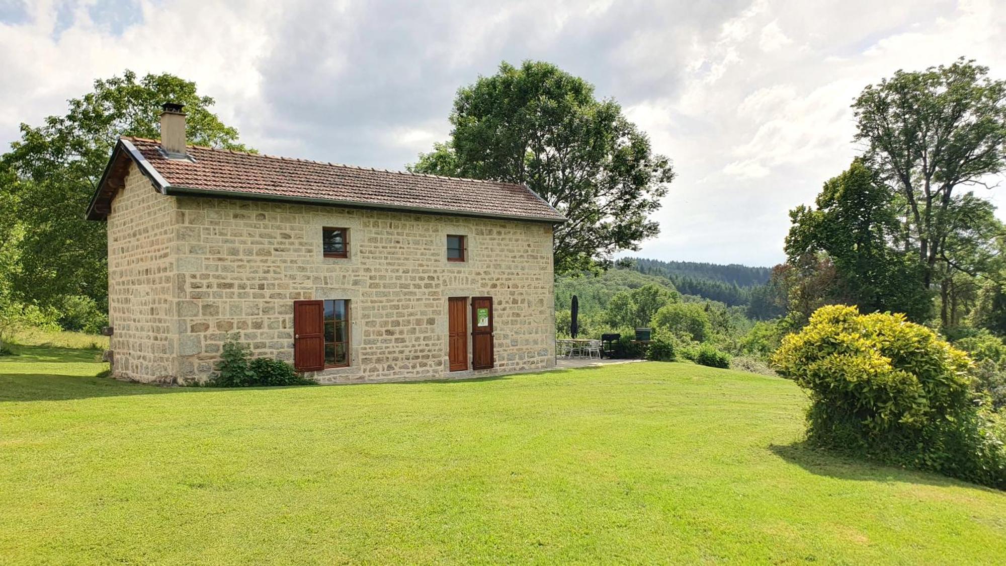 Domaine De Montvianeix Bed & Breakfast Saint-Victor-Montvianeix ภายนอก รูปภาพ