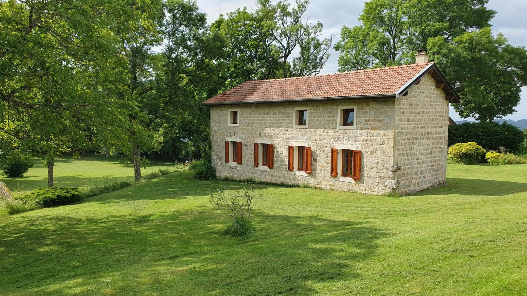 Domaine De Montvianeix Bed & Breakfast Saint-Victor-Montvianeix ภายนอก รูปภาพ